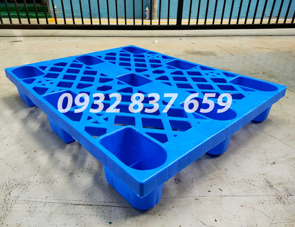 Pallet nhựa mẫu 135